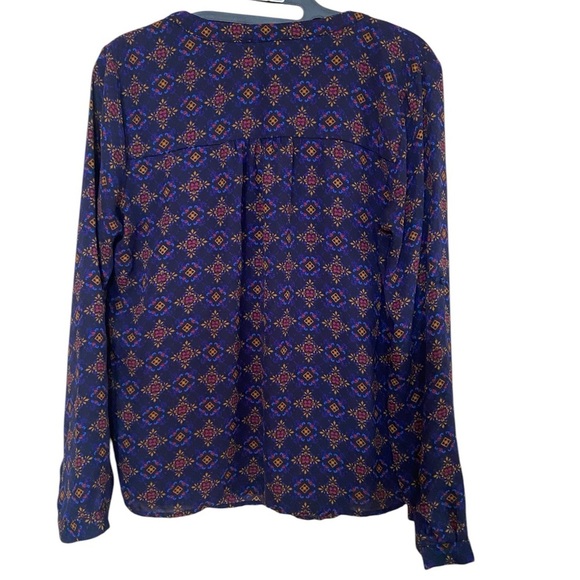 Skies are Blue York Tile Print Roll Top Blouse SP - Picture 2 of 5